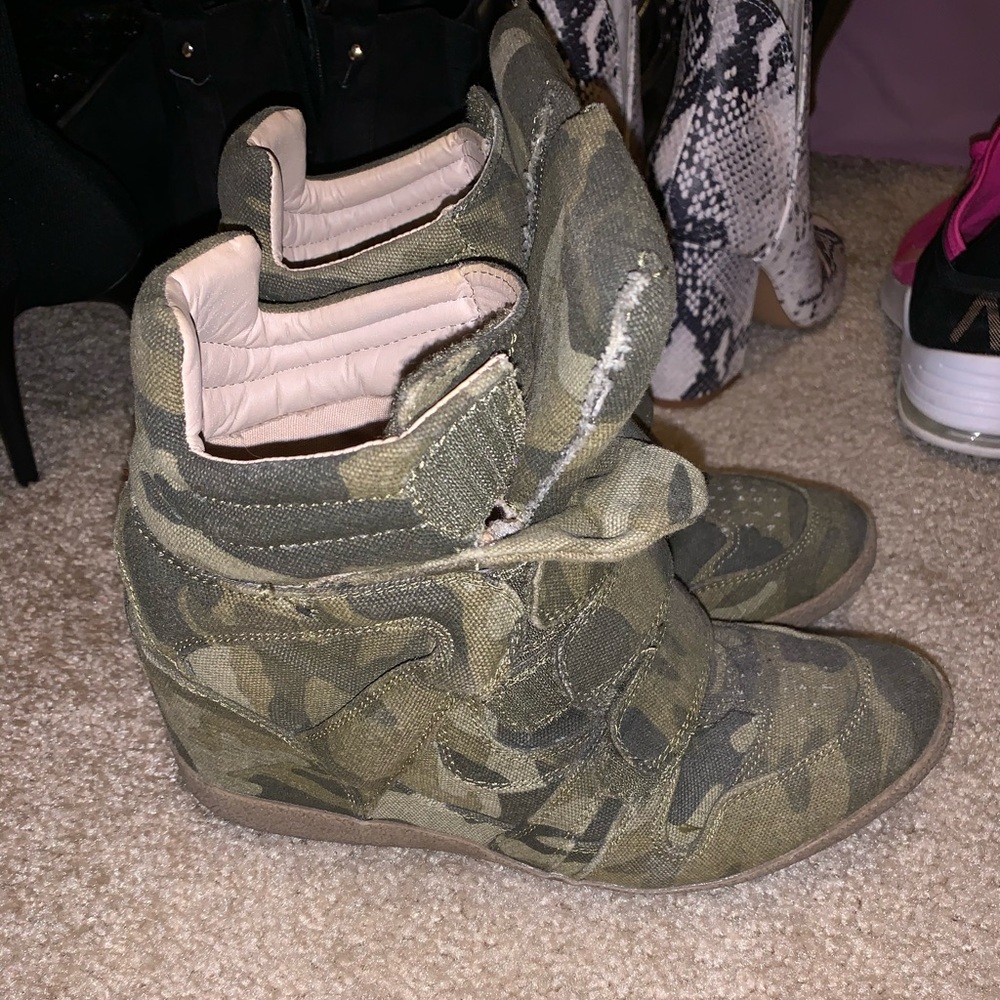 Wedge sneakers